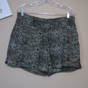 Black & White Snake Print Slip On Shorts SZ 12 by INC International Concepts